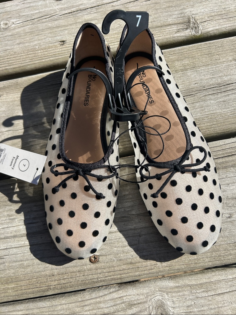 No Boundaries NWT Beige and Black Polka Dot Ballet Flats, Size 7 - Picture 4 of 5